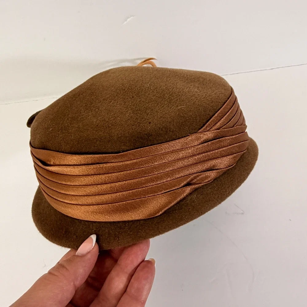 Vintage Deluxe Velour Brown Felt Tilt Hat Feather Cocktail Church Fascinator